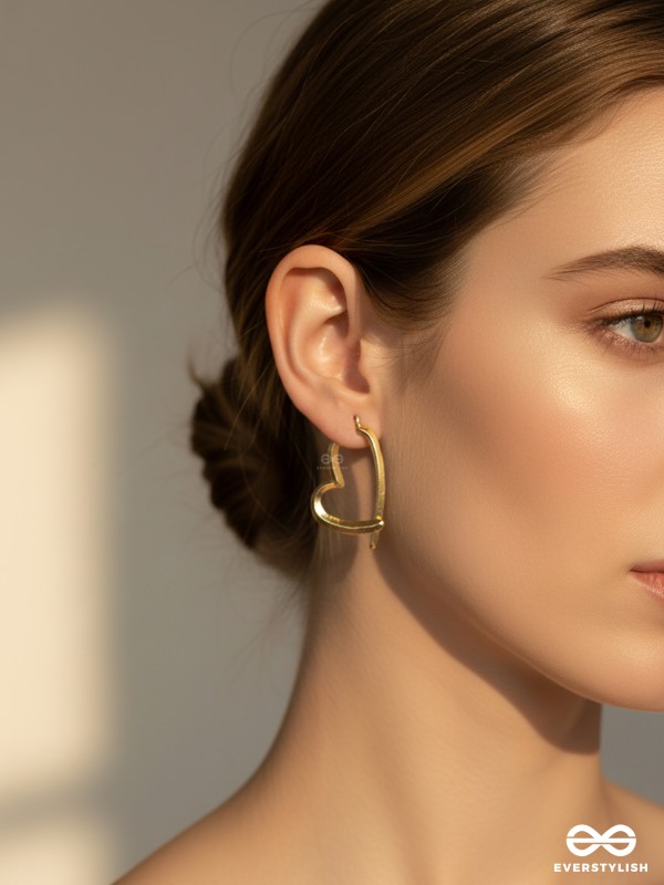 CURVED HEARTLINE – MINIMAL OPEN HEART EAR JACKETS