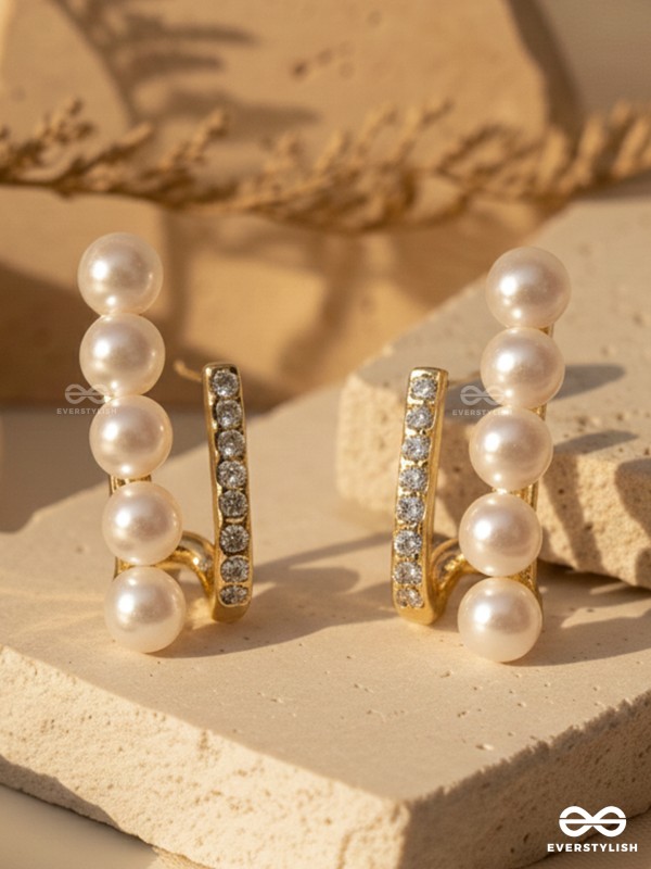 BLINK PEARL BAR – TRENDY STUD EARRINGS