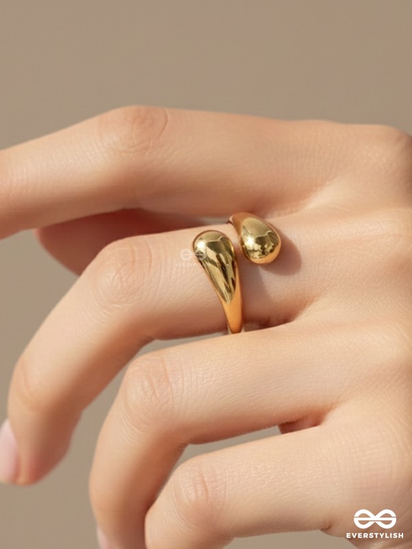 BOUND BEAUTY – CHUNKY GOLDEN KNOT RING
