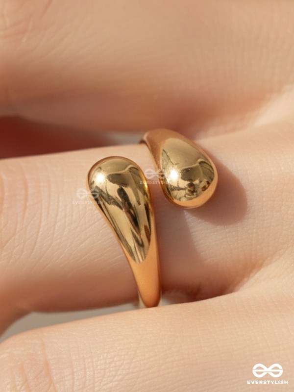 BOUND BEAUTY – CHUNKY GOLDEN KNOT RING