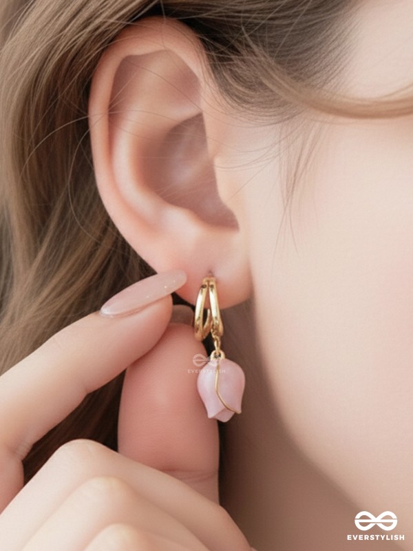 ROSELET – MINIMAL FLORAL DROP EARRINGS