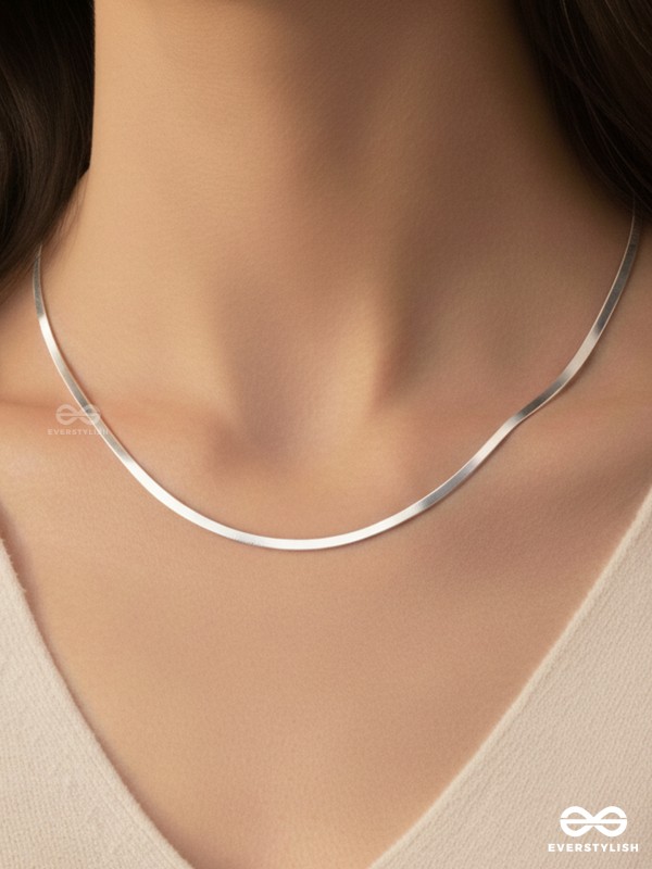 SLEEK WAVE – MODERN SILVER SNAKE CHAIN