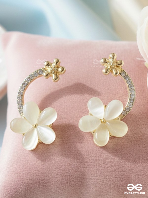 DAISY CURVE – TRENDY FLOWER STUD EARRINGS