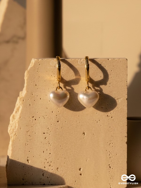 ROSÉLLA PEARL - PEARL HEART HOOP EARRINGS