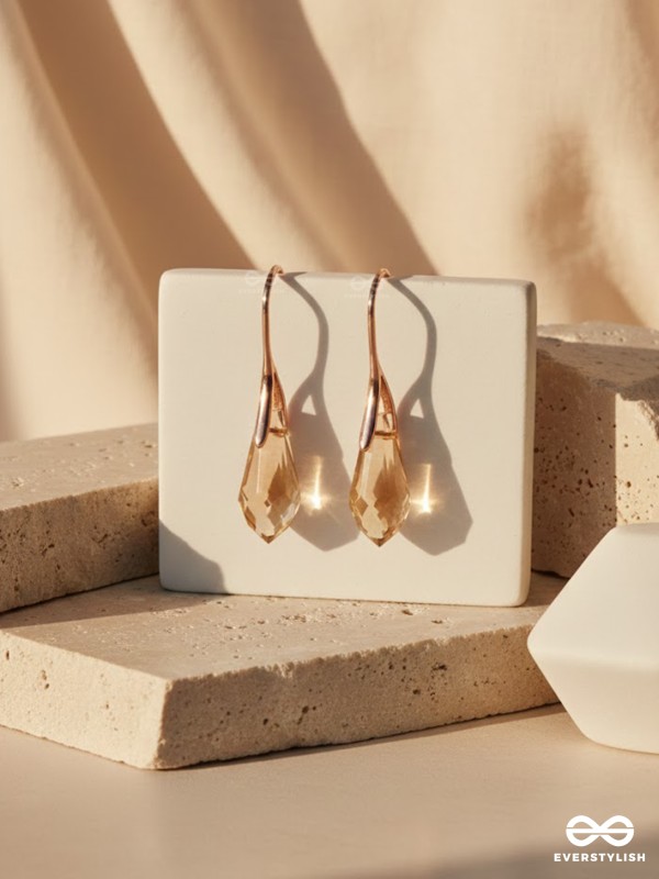 ARC FALL – CURVED METAL DROP EARRINGS