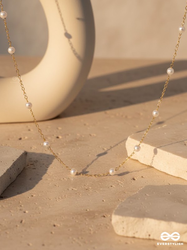 DOT N DASH – PLAYFUL PEARL LINK NECKLACE