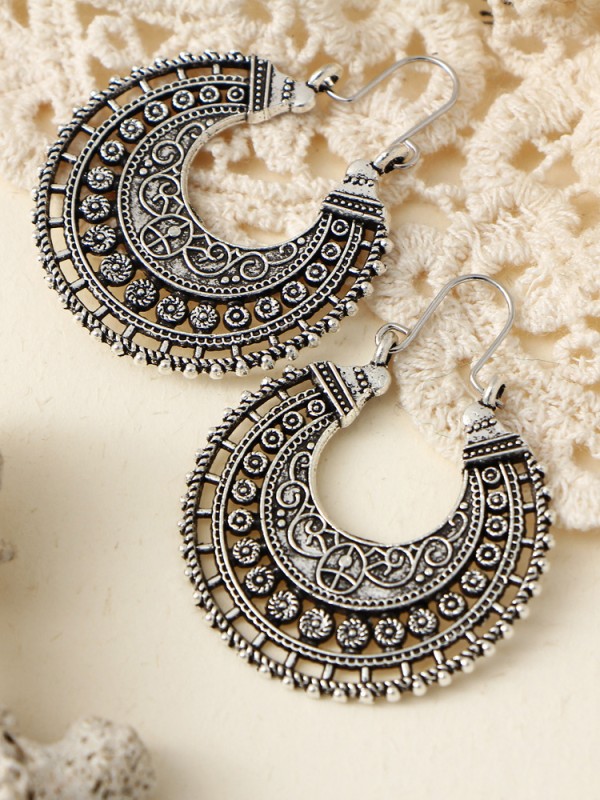 The Lady With A Class Traditional Motif Earrings 