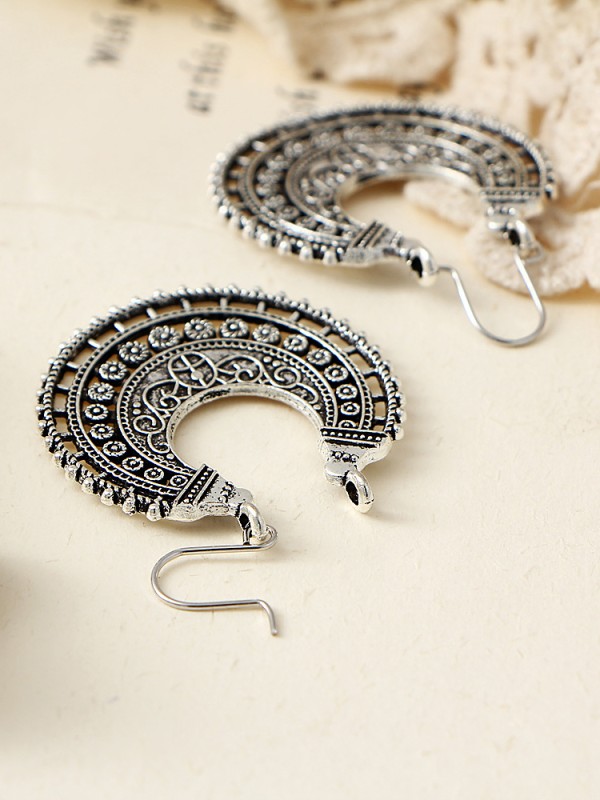 The Lady With A Class Traditional Motif Earrings 