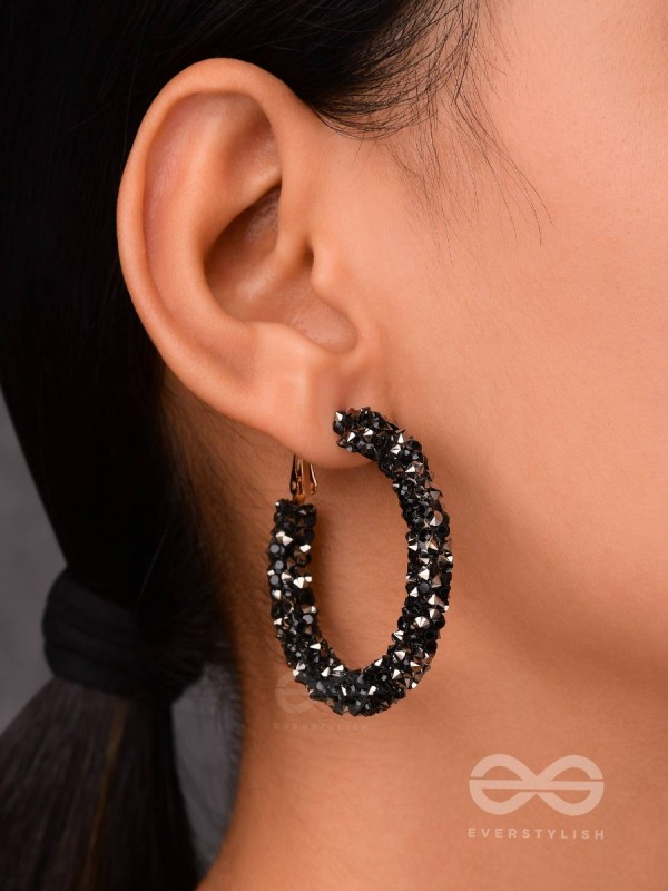 THE PARTY POPPERS ILLUMINATING STATEMENT HOOPS - Black