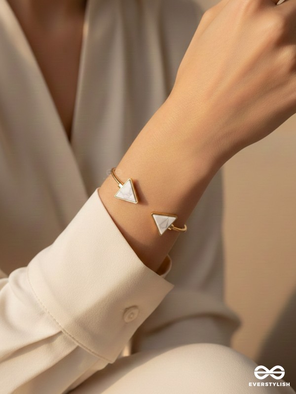 The Gorgeous Charmer- Marble Triangles Bracelet - White