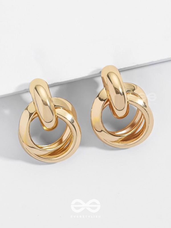 The Entangled Shimmer - Golden Elegant Studs