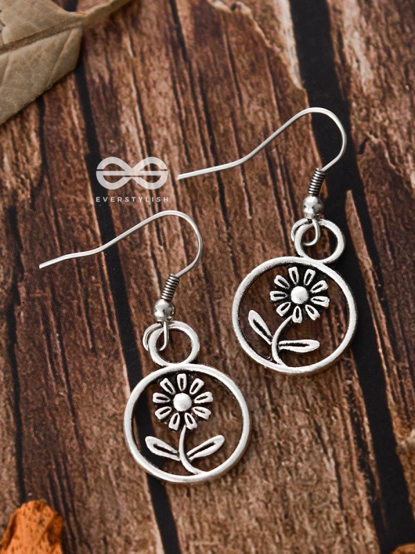 The Cute Flower - Tiny Trinket Earrings