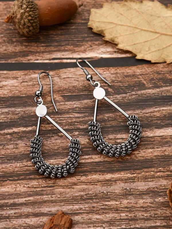 The Little Mesh Droplet - Tiny Trinket Earrings - Silver