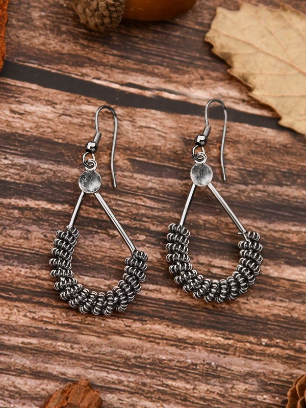 The Little Mesh Droplet - Tiny Trinket Earrings - Silver