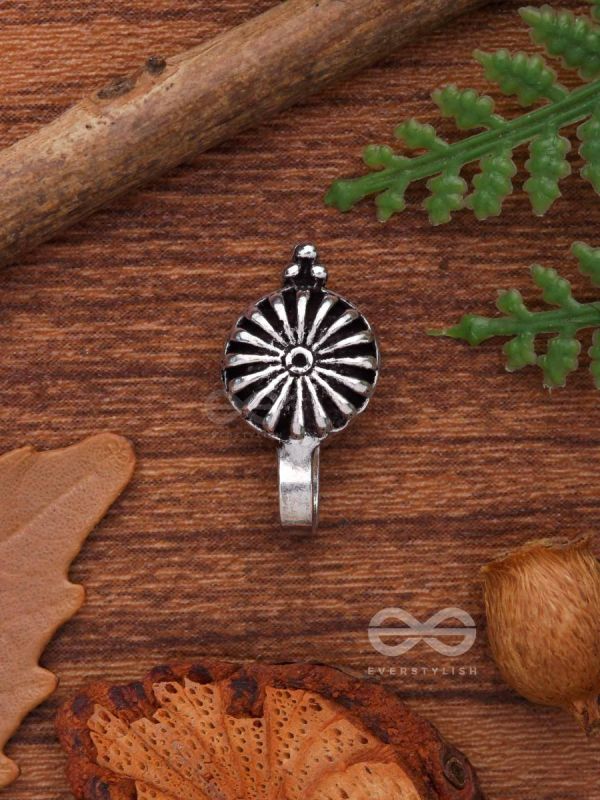 A MYSTIC CHAKRA - OXIDISED PRESS-ON NOSEPIN