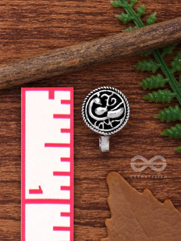 THE MAJESTIC AVIAN - OXIDISED NON-PIERCED NOSERING