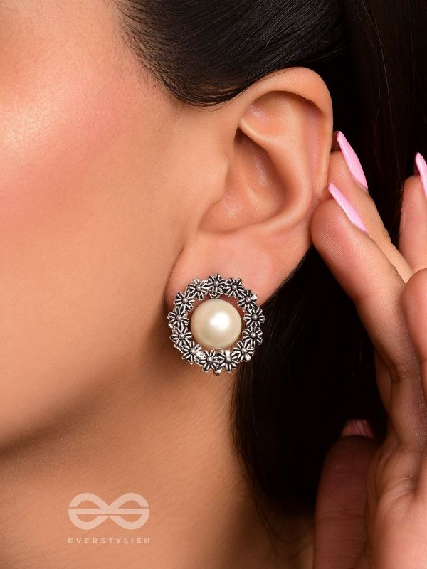 Aarksha- The Stellar Beauty- Stones and Glass Beads Earrings