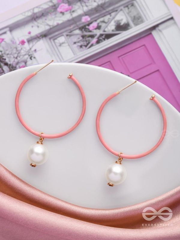 DAZZLING DEWDROP DREAM - CUTE PEARL EARRING