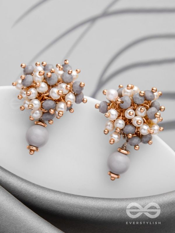 THE GRACEFUL BLOOMS - CASUAL PEAL EARRINGS