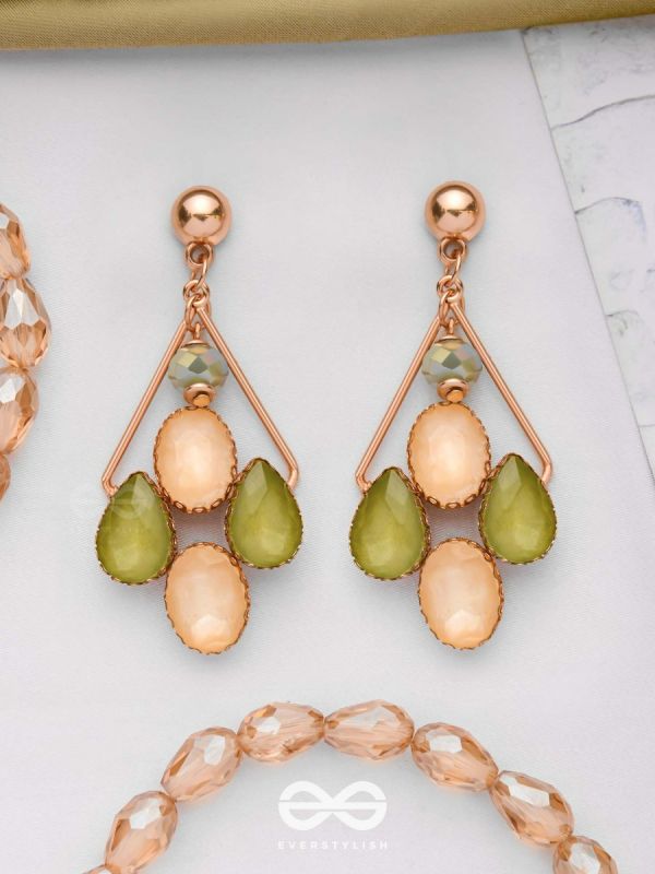 DANCING IN GOLD - ELEGANT DROP EARRINGS