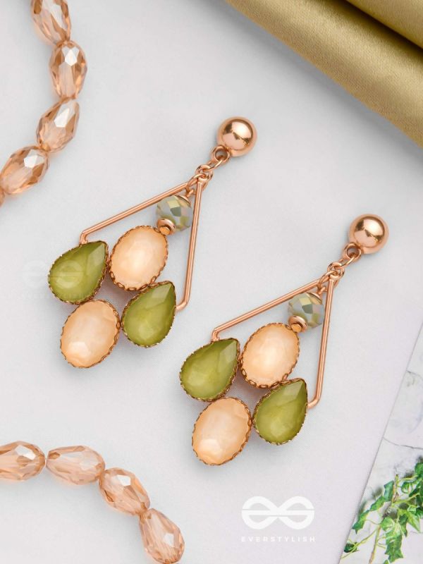 DANCING IN GOLD - ELEGANT DROP EARRINGS