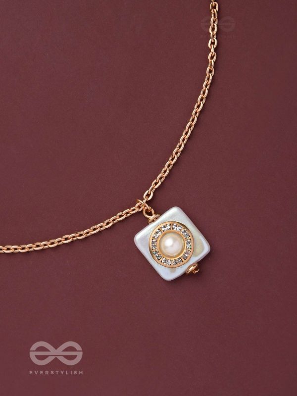 Vanilla Ice Dream - Casual White Neckpiece With Anti-Tarnish Coating 