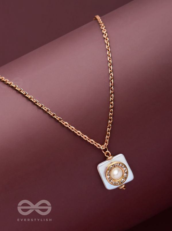 Vanilla Ice Dream - Casual White Neckpiece With Anti-Tarnish Coating 