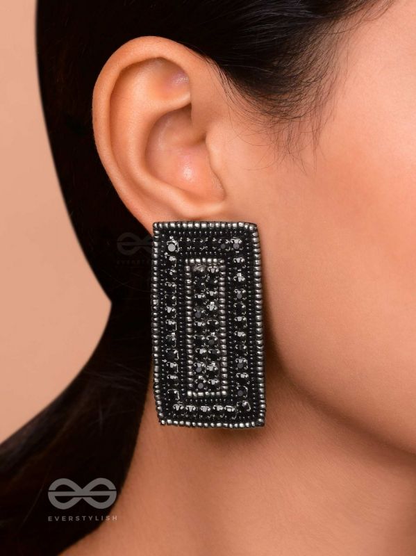 KSHAPA - NIGHT OF POETS - BEADS EMBROIDERED EARRINGS