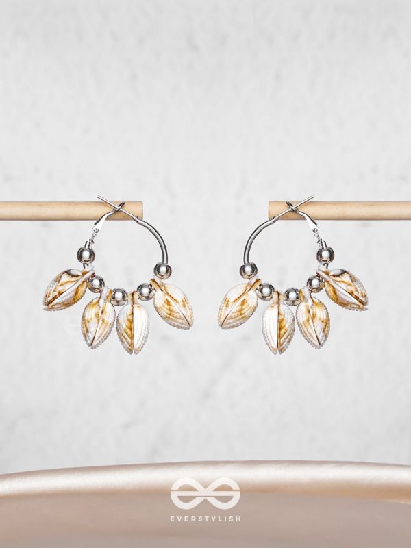 MERMAID'S SHELL MAGIC - SILVER HOOP EARRINGS