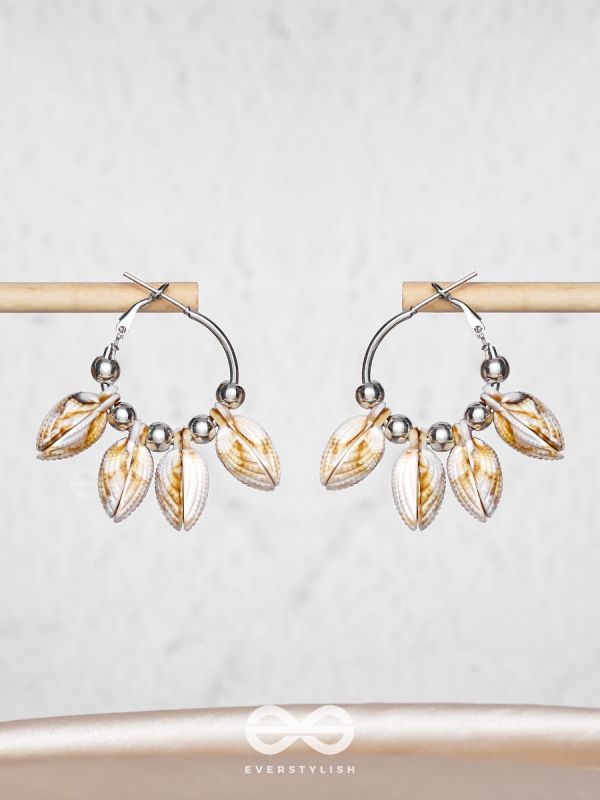 MERMAID'S SHELL MAGIC - SILVER HOOP EARRINGS