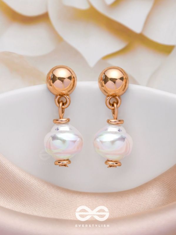 THE MOONBEAM PEARLS - GOLDEN EMBELLISHED EARRINGS