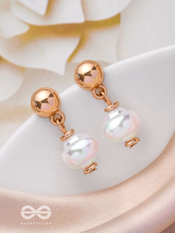 THE MOONBEAM PEARLS - GOLDEN EMBELLISHED EARRINGS