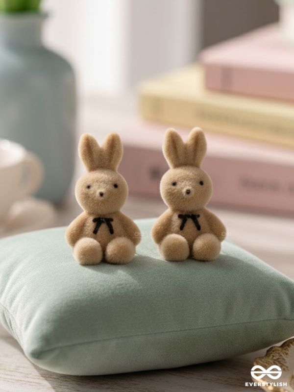 MY FLUFFY BUNNY - VELVET STUD EARRINGS
