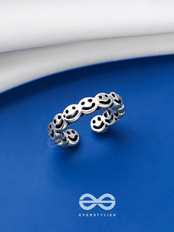 SINISTER SMILES - SILVER ADJUSTABLE RING