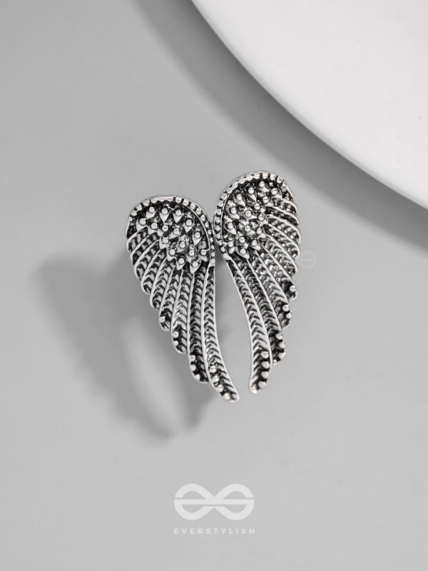 MIDNIGHT RAVEN WING - STATEMENT SILVER RING (ADJUSTABLE)