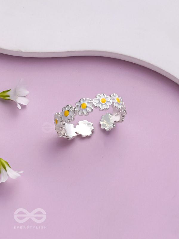 SUNSHINE DAISIES - SILVER RING (ADJUSTABLE)(Yellow)