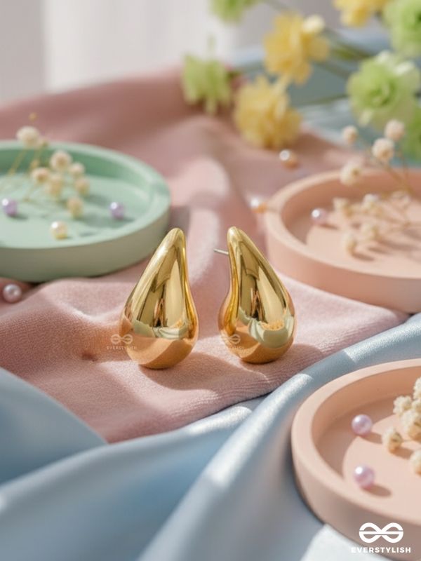 The Glistening Drops - Classy Golden Stud Earrings