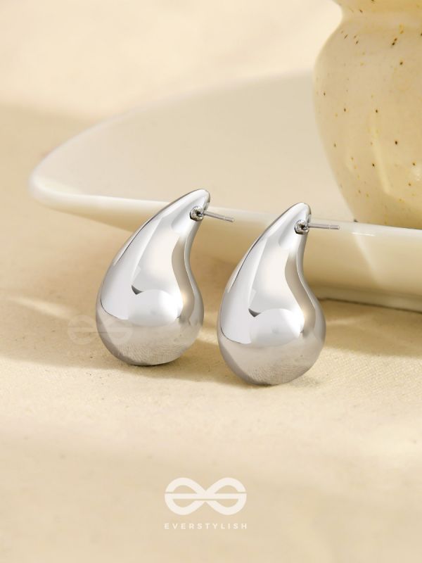 The Glistening Drops - Classy Silver Stud Earrings