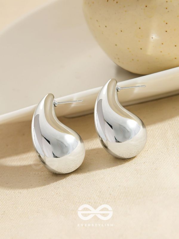 The Glistening Drops - Classy Silver Stud Earrings
