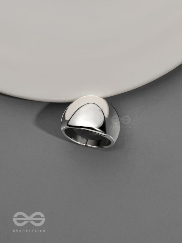 The Silver Stunner- Bold Silver Ring 