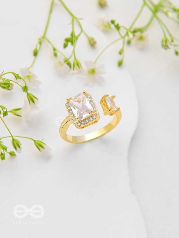 The Elegant Majesty - Golden Cubic Zirconia Ring 