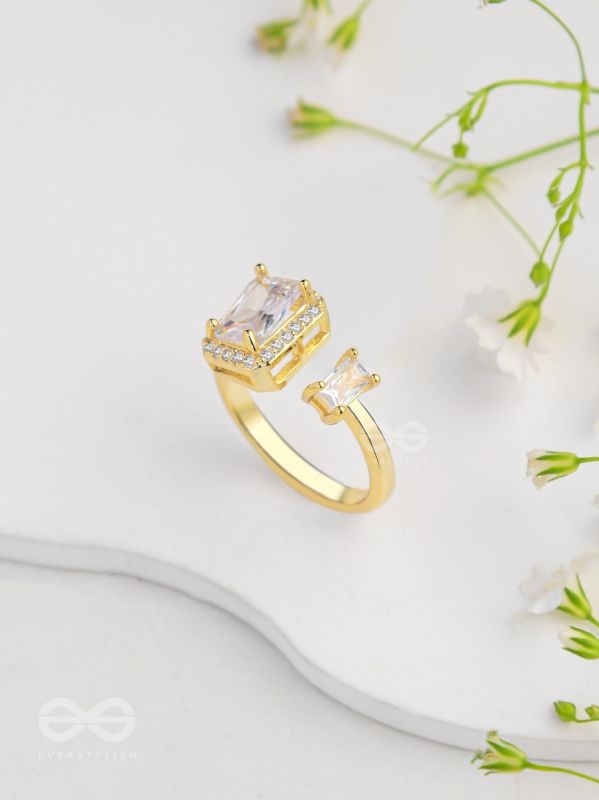 The Elegant Majesty - Golden Cubic Zirconia Ring 
