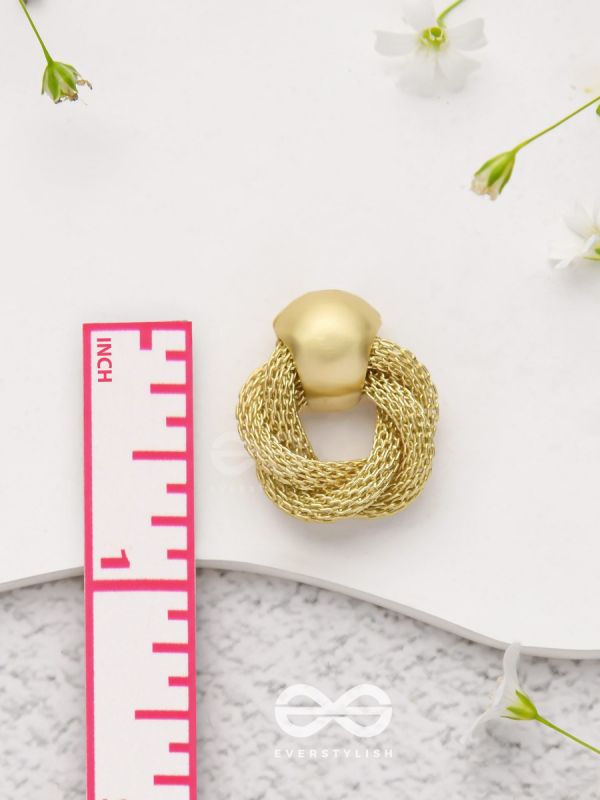 Knotted Elegance - Golden Earrings