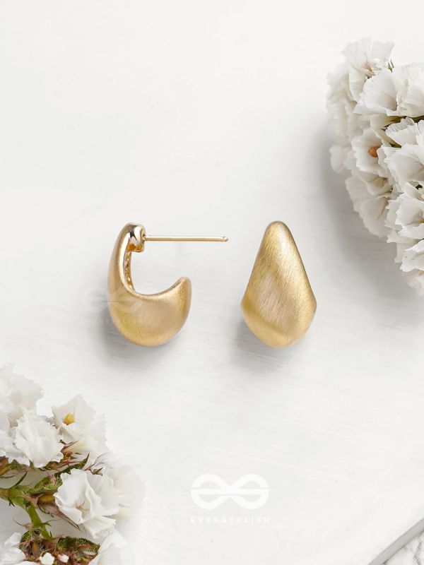 Rare Raindrops - Golden Earrings