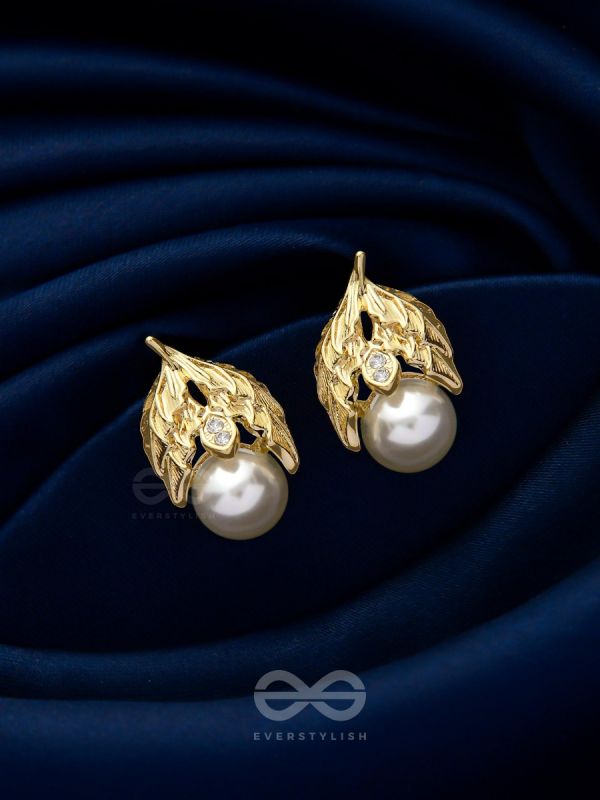 Leafy Curtain - Golden Pearl Stud Earrings