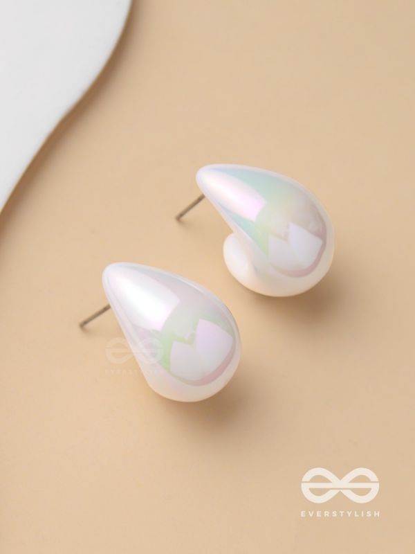 Shining Crescents - Holographic Acrylic Earrings (White)