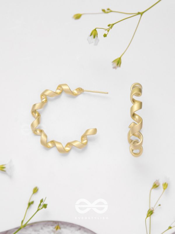 Twisted Curves - Golden Earrings