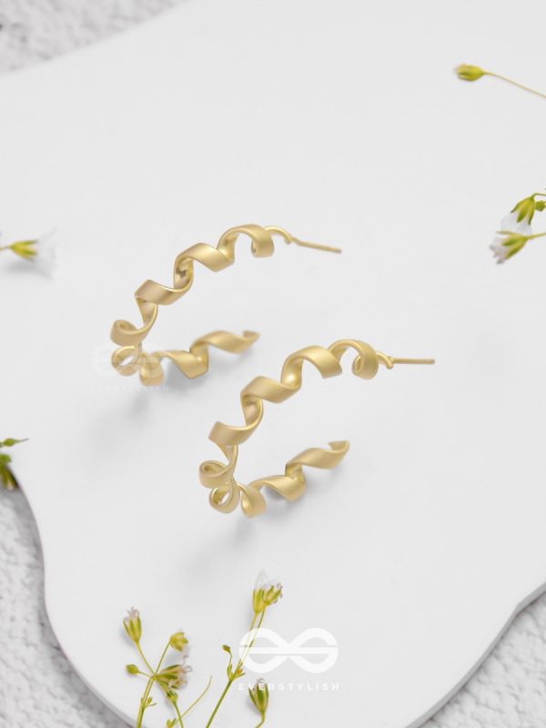 Twisted Curves - Golden Earrings