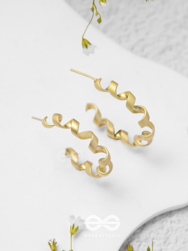 Twisted Curves - Golden Earrings
