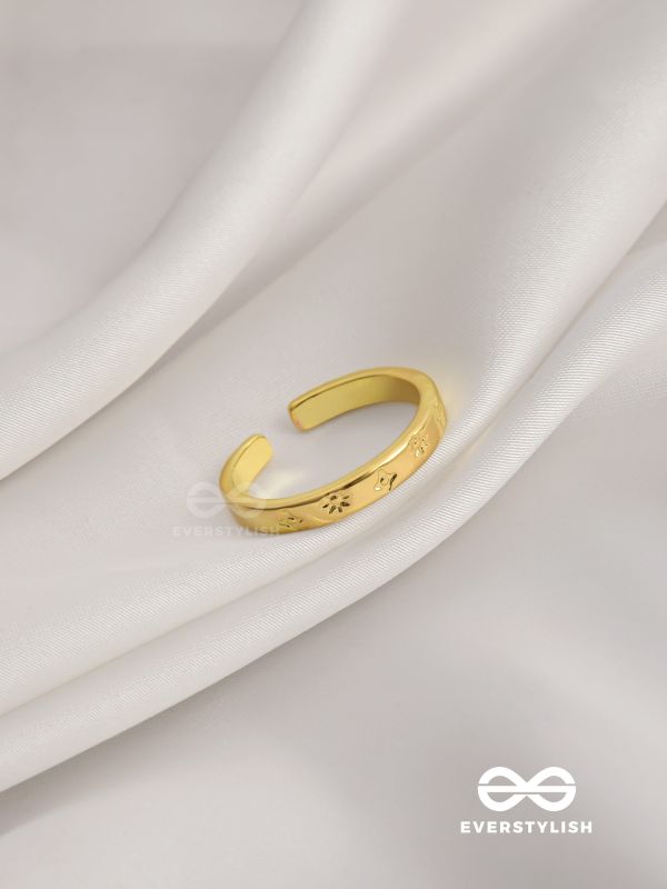 The Engraved Stars - Golden Ring (Adjustable)